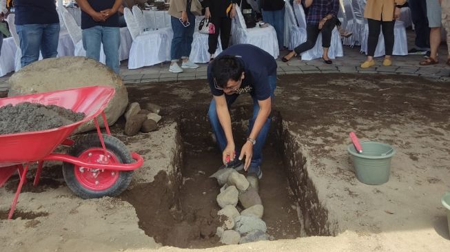 Proses Acara GroundBreaking Griya Kuantan yang dilakukan Ir. Bambang Syarif Hidayat. (Suara.com/Seno)