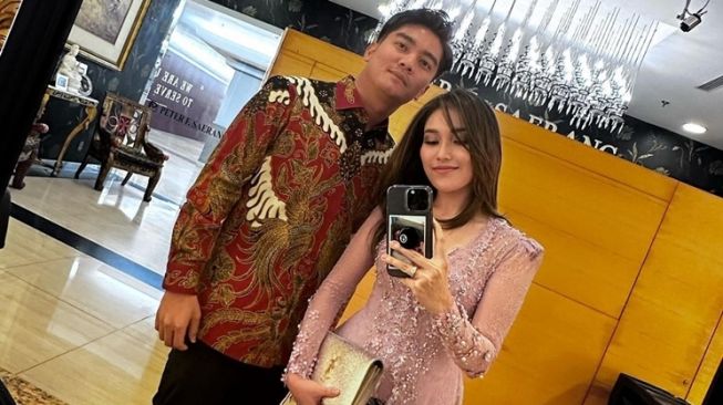 7 Gaya Ayu Ting Ting Saat Kondangan, Terkini Hadiri Nikahan Kiky Saputri Cantik Pakai Kebaya