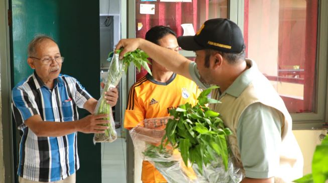 OMG Serap Hasil Panen Petani Kota Lewat Program Sedekah Sayur