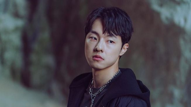 5 Potret Kim Dong Hwi Jadi Hantu di Drama Korea Missing The Other Side 2