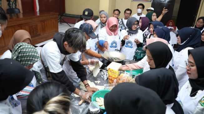 Relawan Sandiuno Bantu Pendapatan Rumah Tangga Warga Bandung Raya Melalui Pelatihan Wirausaha