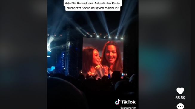 Nia Ramadhani tersorot kamera saat nonton konser Sheila on 7 (TikTok/erelrahm)