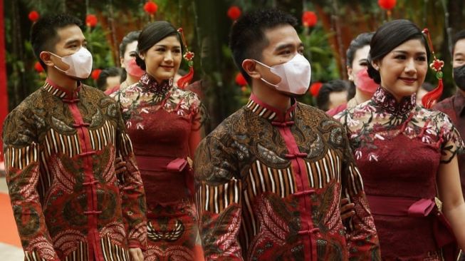 Penampilan Kaesang Pangarep dan Erina Gudono di Perayaan Imlek Nasional 2023 (Instagram @anneavantieheart)