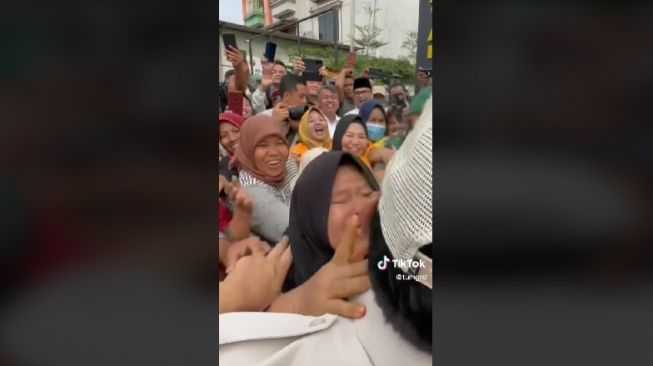 Dukungan Emak-emak untuk Prabowo Belum Surut, Sampai Nekat Cium Pipi!