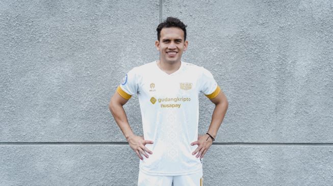 Egy Maulana Vikri Resmi berbaju Dewa United (Dok. Dewa United).