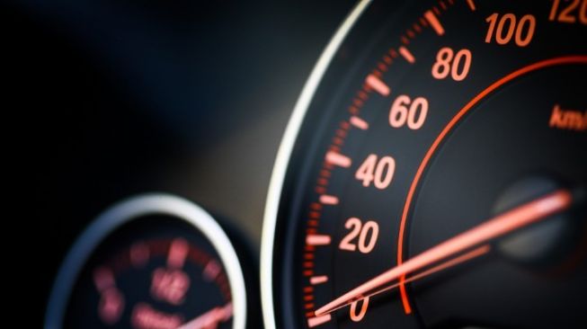 Cara Ganti Warna Lampu Speedometer Mobil Biar Tidak Bosan