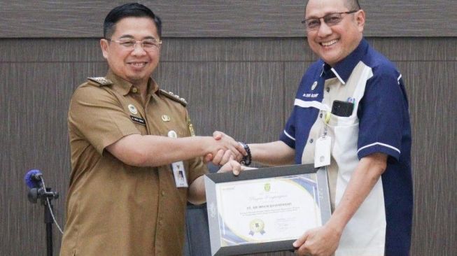 Dua Penghargaan Diterima PAM Bandarmasih, Janji Maksimalkan Pelayanan