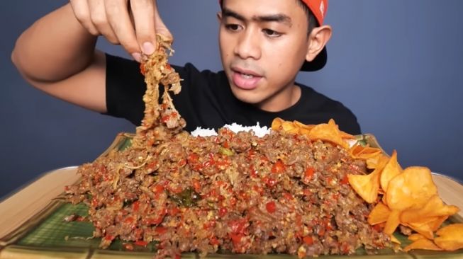 The Moment of Tanboy Kun Cooking and Mukbang 1 Kg Wagyu A5 Price Rp. 4 Million (YouTube/tanboy kun)