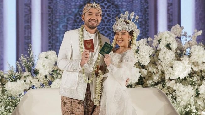 Potret Gaun Pengantin Artis yang Menikah di Januari 2023 (Instagram/@kikysaputrii)