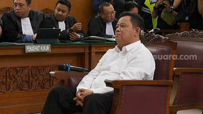 Tak Ada Reaksi, Dinginnya Kuat Maruf Saat Divonis 15 Tahun Penjara