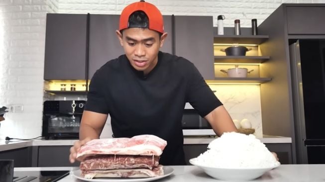 Momen Tanboy Kun Masak dan Mukbang 1 Kg Wagyu A5 Harga Rp 4 Juta (YouTube/tanboy kun)