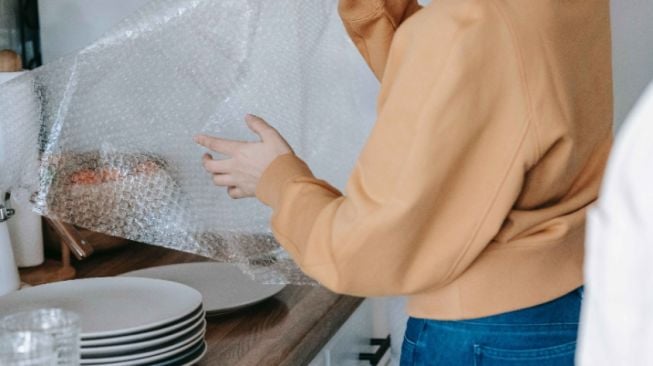 3 Manfaat Memencet Bubble Wrap, Salah Satunya Meningkatkan Konsentrasi