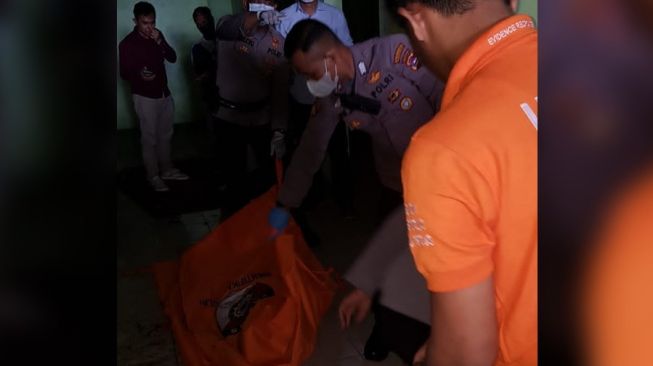 Heboh Penemuan Mayat Tanpa Identitas di Pasar Raya Padang, Membusuk Dalam Gulungan Karpet