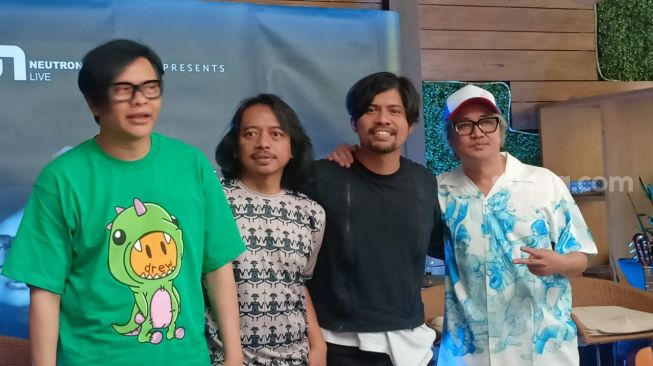 Riders Band GIGI Selama Tur 5 Kota, Ada Tukang Pijit Khusus untuk Thomas Ramdhan