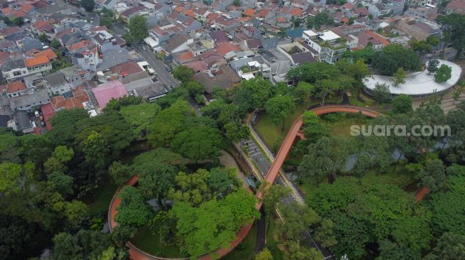 Gambar udara suasana di Taman Tebet Eco Park, Jakarta Selatan, Rabu (1/2/2023). [Suara.com/Alfian Winanto]