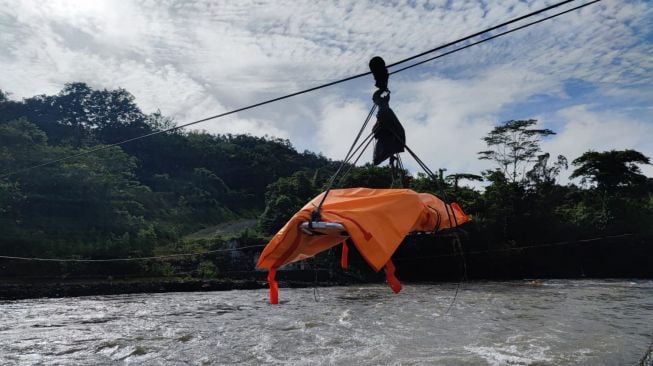 5 Hari Hilang, Bripda Risman Akhirnya Ditemukan Usai Jadi Korban Putusnya Jembatan Gantung Sungai Digoel