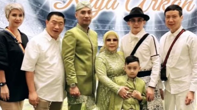 Potret sunatan keponakan Syahrini (Instagram/@syh55)