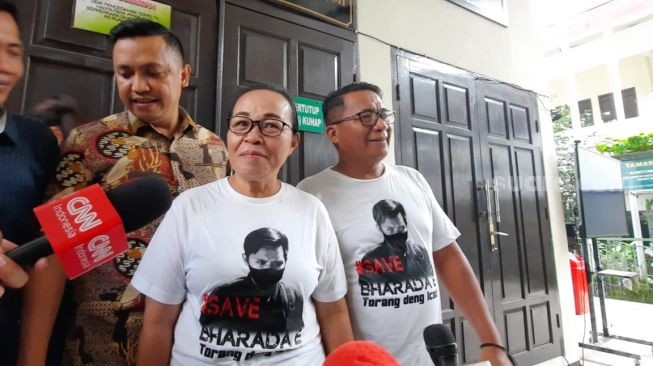 Berharap Anaknya Divonis Bebas di Kasus Brigadir J, Ibunda Bharada E: Kalau Tuhan Berkenan, Semua Pasti Terjadi