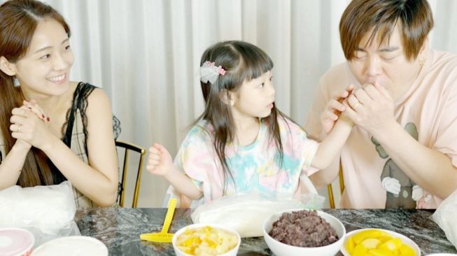  Artis Korea Umumkan Kehamilan Sebelum Menikah (Instagram/@moonheeyul)