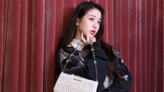 Genap Setahun Jadi BA Miu Miu, Jang Wonyoung Diperlakukan Tidak Adil?