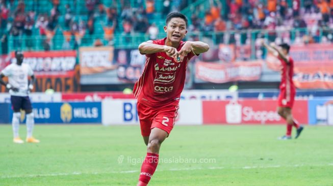 Pemain Persija Rio Fahmi rayakan gol ke gawang RANS Nusantara FC dalam laga pekan ke-22 BRI Liga 1 yang digelar di Stadion Patriot Candrabhaga, Jumat (3/2/2023). [Foto: Liga Indonesia Baru]