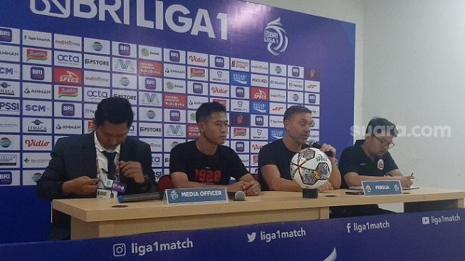 Pelatih Persija Thomas Doll saat konferensi pers usai mengalahkan RANS Nusantara FC, Jumat (3/2/2023). (Suara.com/Adie Prasetyo Nugraha).