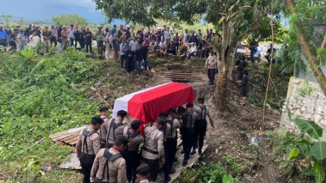 Gugur di Sungai Digoel, Bripda Risman Dimakamkan di TPU Mimika