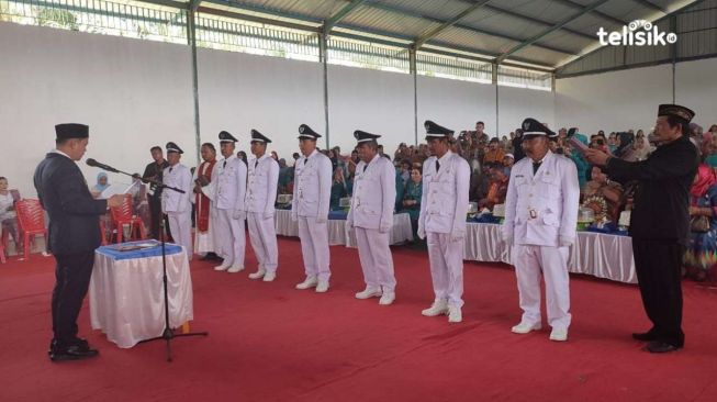 Kepala Desa Terpilih Kolaka Timur Dilantik Di Kecamatan