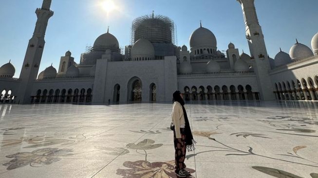 Potret Jennie di Abu Dhabi (Instagram/@jennierubyjane)