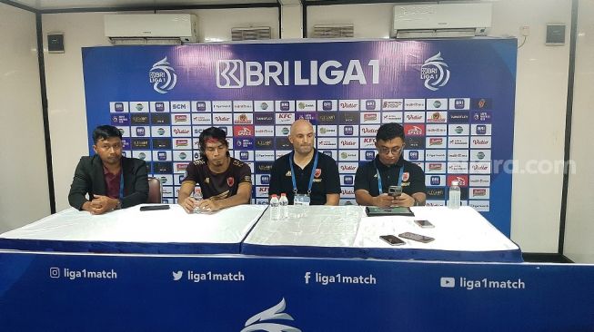 Pelatih PSM Makassar Bernardo Tavares saat konferensi pers usai mengalahkan Arema FC (Suara.com/Adie Prasetyo Nugraha).