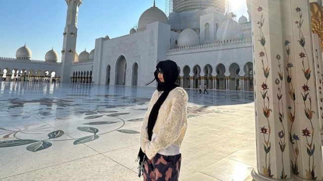 Potret Jennie di Abu Dhabi (Instagram/@jennierubyjane)