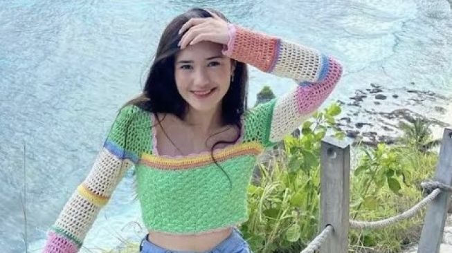 OOTD Pantai Ala Artis Tanpa Bikini (Instagram/@bebytsabina) 