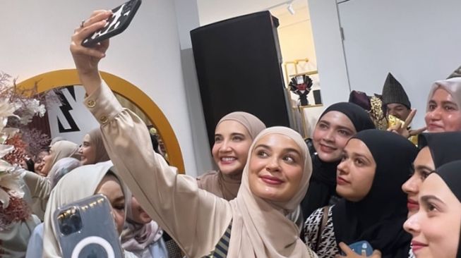 Potret Zaskia dan Shireen Sungkar Pulang Kampung (Instagram/@zaskiasungkar15)