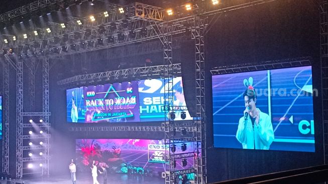 Fancon EXO-SC Sehun dan Chanyeol di Beach City International Stadium, Ancol, Jakarta Utara pada Sabtu (4/2/2023) [Suara.com/Rena Pangesti]