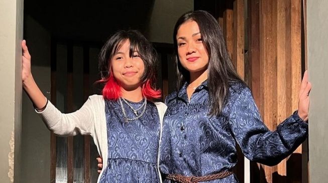 Potret Zivara Anak Sulung Nirina Zubir (Instagram/@nirinazubir_)