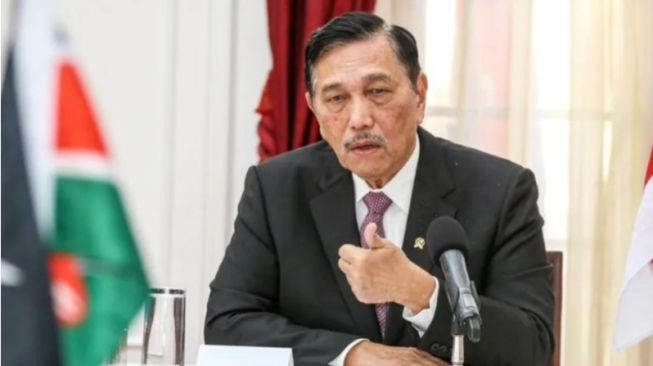 Luhut Minta Warga Angkat Kaki dari Areal Depo Plumpang