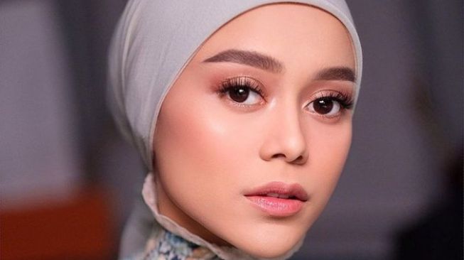 Lesti Kejora Dituding Buka Aurat, Berikut 4 Potret Gaya Jilbabnya yang Ramai Dicibir Netizen