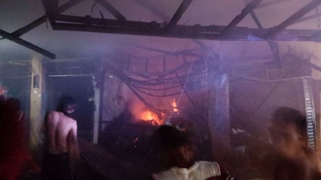 24 Kios di Pasar Terong Hangus Terbakar