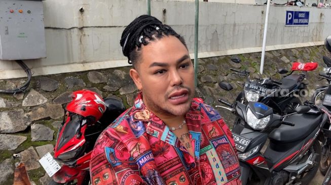 Iseng Ganti Gaya Rambut Jadi Cornrow, Ivan Gunawan Menyesal