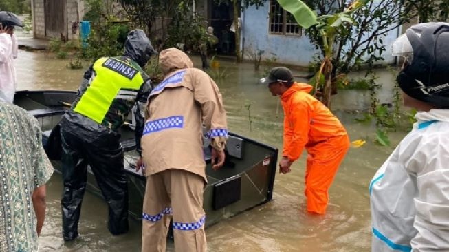 Hujan Terus Menerus, Banjir Rendam Desa Ulu Maras Anambas