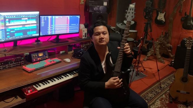 Angger Bayu Aji, Masinis Kereta yang Juga Punya Bakat di Musik dan Film