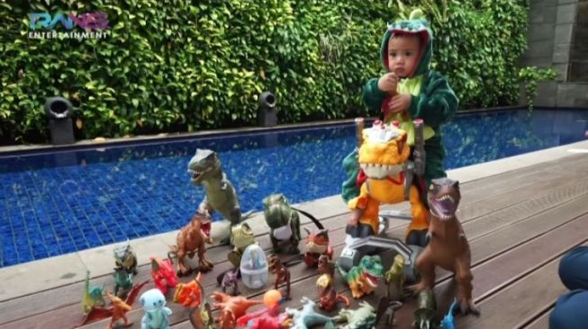 Pemotretan Cipung Tema Dinosaurus (YouTube/RANS Entertainment)