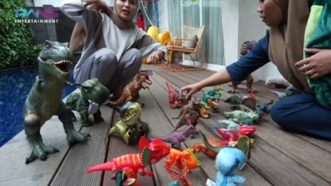 Pemotretan Cipung Tema Dinosaurus (YouTube/RANS Entertainment)