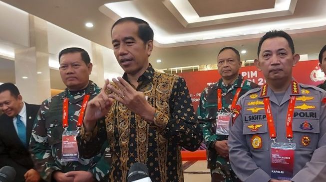 Jokowi Ingatkan Tugas TNI dan Polri untuk Basmi Tambang dan Ekspor Ilegal