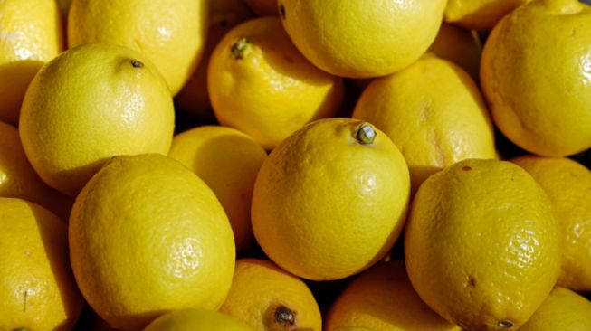 Pengganti Minum Kopi, Minum Air Buah Lemon Ternyata Banyak Khasiatnya