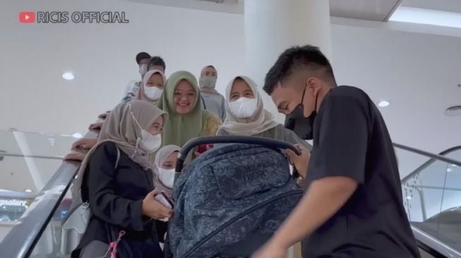 Momen Ria Ricis Belanjakan ART di Mal (YouTube/Ricis Official)