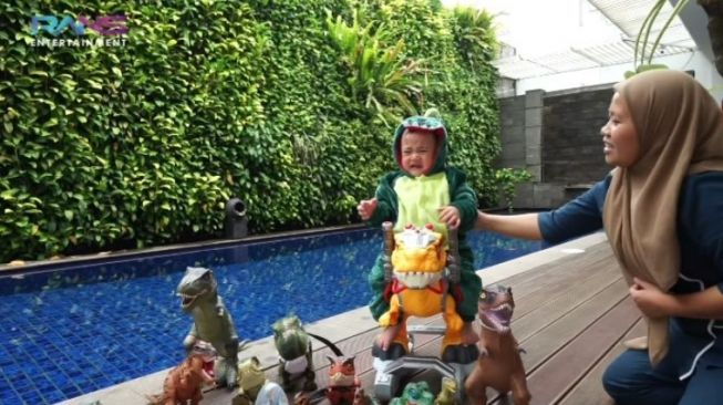 Pemotretan Cipung Tema Dinosaurus (YouTube/RANS Entertainment)