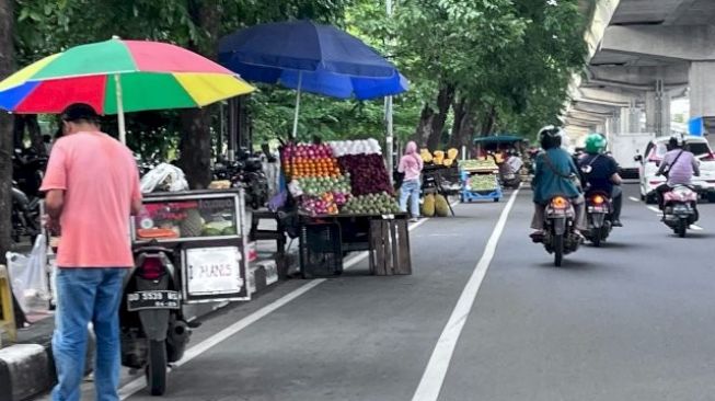 Warung Mobil Kuasai Badan Jalan, Pemkot Makassar Akui Sulit Menertibkan