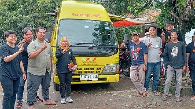 Kegiatan Semok (Service Motor Keliling) di sekretariat Forwot di wilayah Cilandak, Jakarta Selatan, merayakan HPN 2023 [PT Wahana Makmur Sejati].