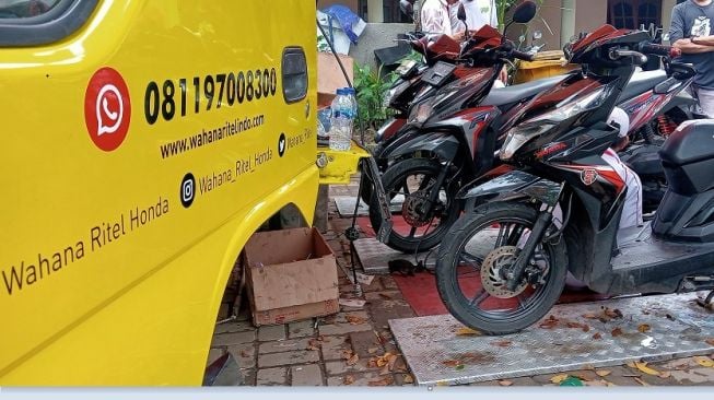 PT Wahana Makmur Sejati memberikan layanan after sales "jemput bola" skala grup atau korporat. Layanan ini dikenal sebagai Service Motor Keliling (Semok)  [PT Wahana Makmur Sejati].